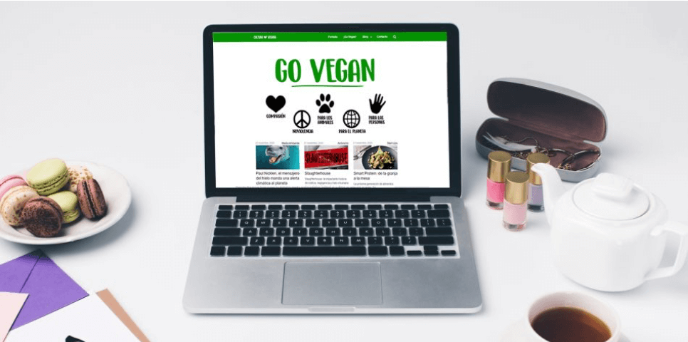 Ordenador en el sitio web de Cultura Vegana