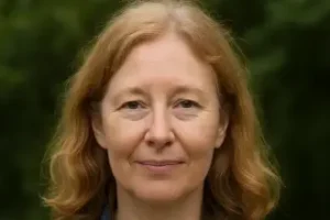 Retrato de Louise Wallis, activista por los derechos animales y fundadora del Día Mundial del Veganismo.